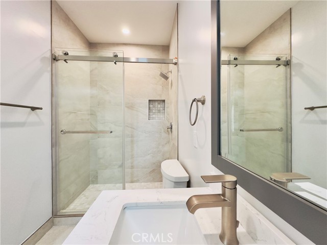 17522 1/2 Lemay Street, Lake Balboa CA: https://media.crmls.org/medias/b777cb7e-2b3c-43c3-b41d-2a74f46b104a.jpg