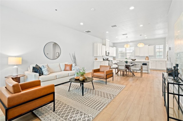 15950 Ellington Way, Chino Hills CA: https://media.crmls.org/medias/b7782e50-07ee-44ec-8061-67ff37ae7381.jpg