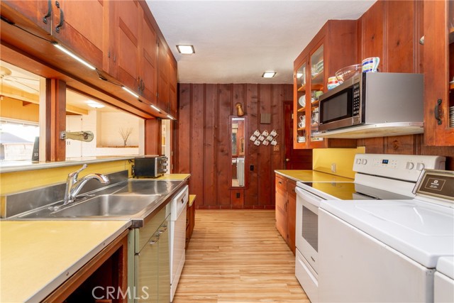 4899 Glenwood Drive, Riverside CA: https://media.crmls.org/medias/b778308e-470a-435b-962f-8518f24eec8f.jpg