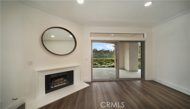 Detail Gallery Image 3 of 20 For 320 Villa Point, Newport Beach,  CA 92660 - 2 Beds | 2 Baths