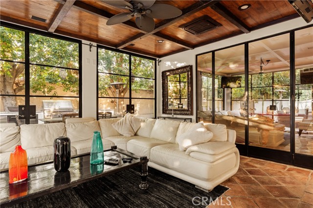 Detail Gallery Image 19 of 44 For 4909 Woodley Ave, Encino,  CA 91436 - 5 Beds | 4 Baths