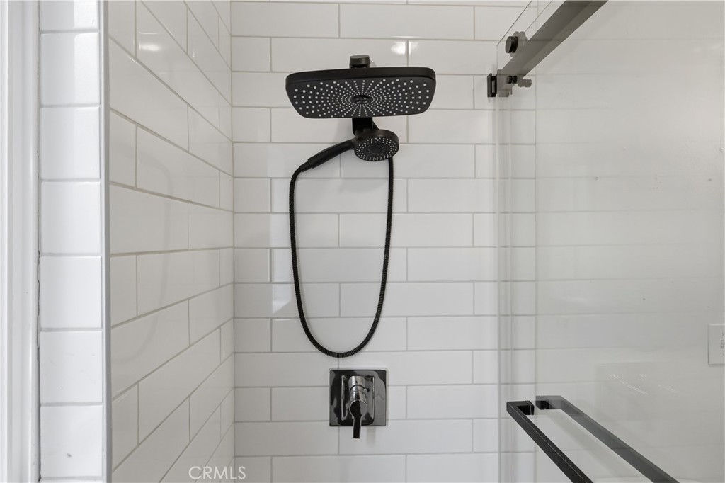 https://media.crmls.org/medias/b778d3ed-a3a9-4293-ba9f-d858bde780c5.jpg?preset=X-Large