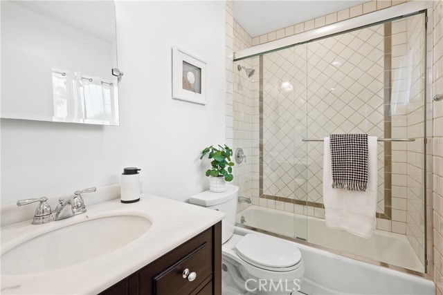 2482 New York Drive, Altadena CA: https://media.crmls.org/medias/b7798867-e342-4f55-bd7d-ac901e62df19.jpg