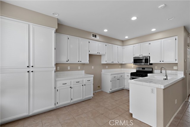 Detail Gallery Image 7 of 20 For 255 Roxanne Ln #128,  Corona,  CA 92882 - 3 Beds | 2/1 Baths