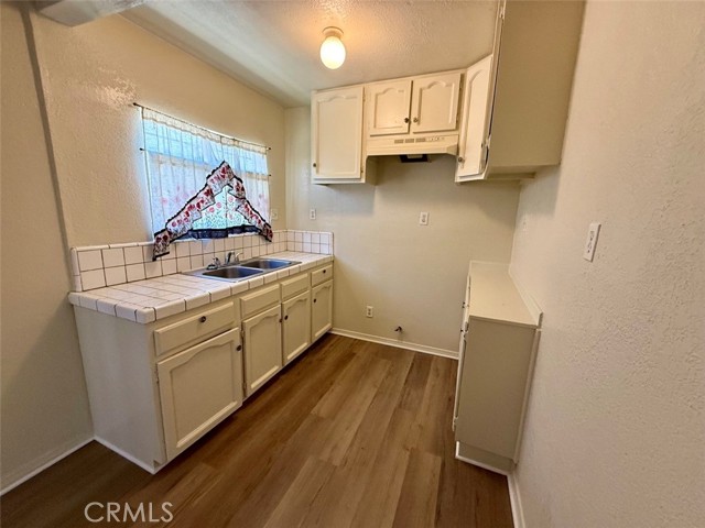 1621 W 82nd Street, Los Angeles CA: https://media.crmls.org/medias/b779c3a4-0760-42df-9973-1da1eb0c457f.jpg