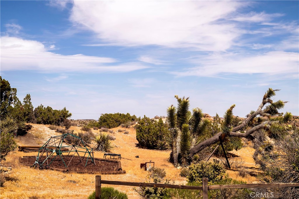 https://media.crmls.org/medias/b77a0a26-ce89-494a-a0f4-60b248d7adf6.jpg?preset=X-Large