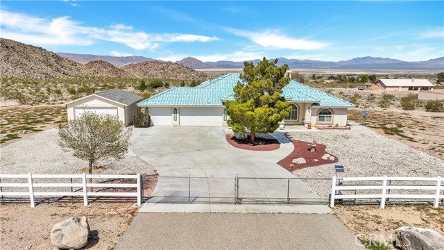 Detail Gallery Image 1 of 1 For 32332 Agate Rd, Lucerne Valley,  CA 92356 - 3 Beds | 3 Baths