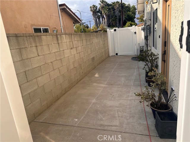 Detail Gallery Image 9 of 9 For 21054 Runnymede St, Canoga Park,  CA 91303 - 1 Beds | 1 Baths