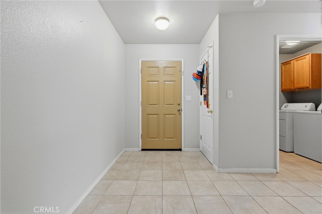 https://media.crmls.org/medias/b77b76a6-634d-4693-a2de-c414d20e7d50.jpg?preset=X-Large