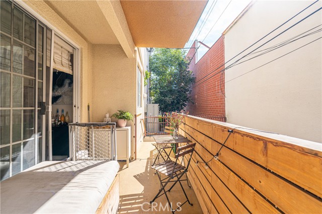 Detail Gallery Image 22 of 27 For 945 N Hudson Ave #104,  Los Angeles,  CA 90038 - 2 Beds | 2 Baths