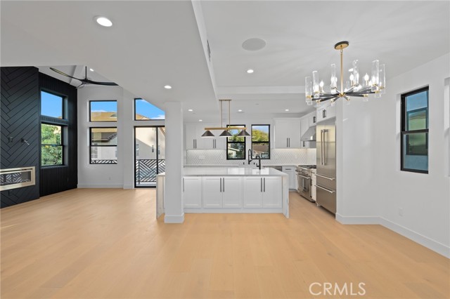 Detail Gallery Image 9 of 44 For 110 S Irena Ave #B,  Redondo Beach,  CA 90277 - 3 Beds | 4/1 Baths