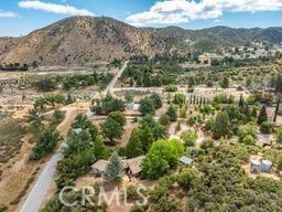 https://media.crmls.org/medias/b77c5468-b509-4871-9e2f-ae1331a85a00.jpg?preset=X-Large