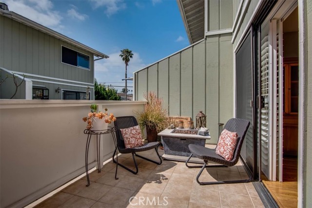 716 Irena Avenue, Redondo Beach, California 90277, 2 Bedrooms Bedrooms, ,2 BathroomsBathrooms,Residential,Sold,Irena,SB22091877