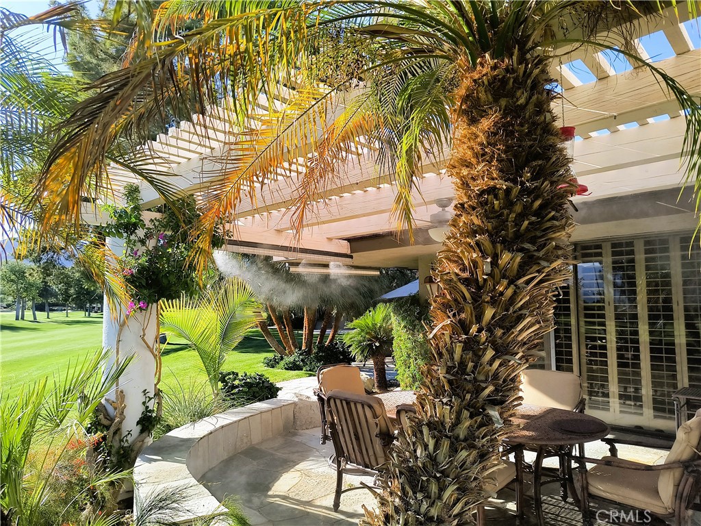 https://media.crmls.org/medias/b77c933e-8a19-43f5-8b11-f3a6c32fb2e2.jpg?preset=X-Large