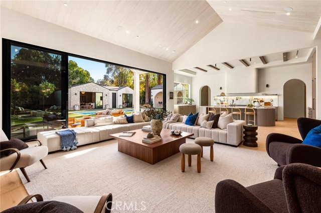 Detail Gallery Image 15 of 62 For 19026 Sprague St, Tarzana,  CA 91356 - 6 Beds | 6/1 Baths