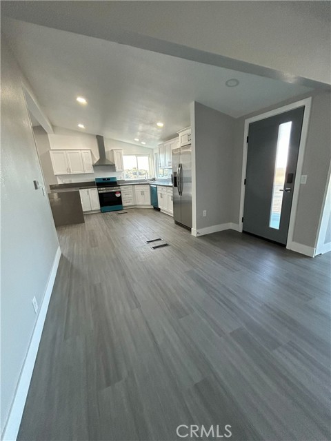 Detail Gallery Image 11 of 12 For 10421 El Centro, Oak Hills,  CA 92344 - 3 Beds | 3 Baths