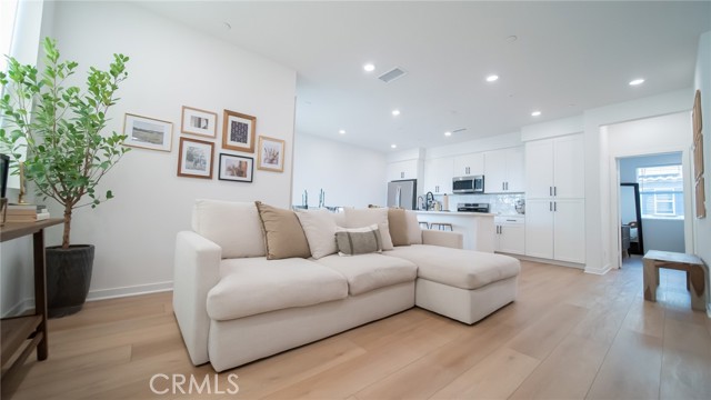 17952 Seaglass Drive, Huntington Beach CA: https://media.crmls.org/medias/b77e0ace-315d-491c-9a17-2b48c26927fc.jpg