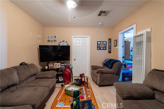 Detail Gallery Image 5 of 26 For 113 E White St, Barstow,  CA 92311 - – Beds | – Baths