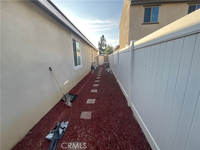 2884 Winter Park, Jurupa Valley CA: https://media.crmls.org/medias/b77eaab3-4c5c-48c6-abde-f243157506fa.jpg