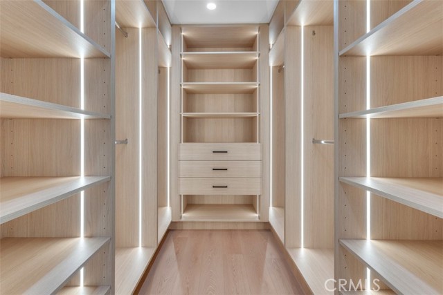 11240 Lull Street, Sun Valley CA: https://media.crmls.org/medias/b77ec53e-c8b6-4390-9b45-640984782db4.jpg