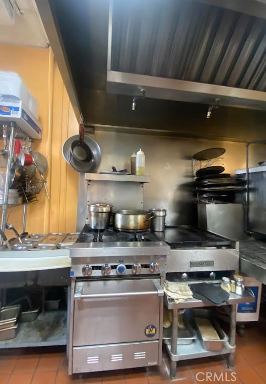 1809 Cahuenga, Hollywood CA: https://media.crmls.org/medias/b77ef023-2019-4c96-ba9d-496c1bbcfdcb.jpg