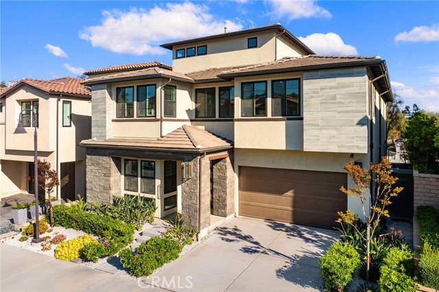 Detail Gallery Image 2 of 75 For 27 Alessio, Lake Forest,  CA 92630 - 5 Beds | 4/2 Baths