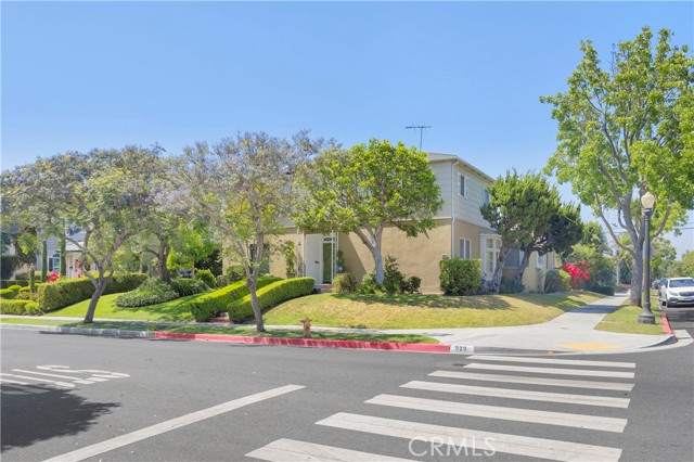 929 E Marshall Place, Long Beach CA: https://media.crmls.org/medias/b7803b52-2419-4ffd-864c-926027e5bbe7.jpg
