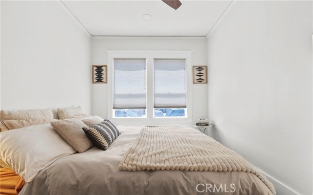 2513 E 11th Street, Long Beach CA: https://media.crmls.org/medias/b78150ec-f88c-4311-8b65-bd05cc4455a3.jpg