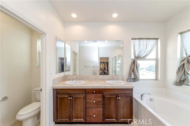 Detail Gallery Image 39 of 67 For 11504 Campus Park Dr, Bakersfield,  CA 93311 - 3 Beds | 3/1 Baths