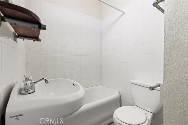 Detail Gallery Image 15 of 27 For 1048 W 5th, Chico,  CA 95928 - 4 Beds | 3 Baths