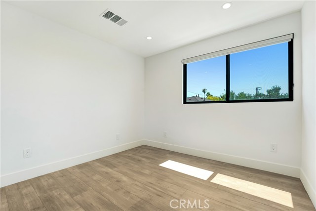 4036 Rosemont Avenue, Montrose CA: https://media.crmls.org/medias/b782650f-b6f8-4fdf-a6c0-1c99f0fad1e1.jpg