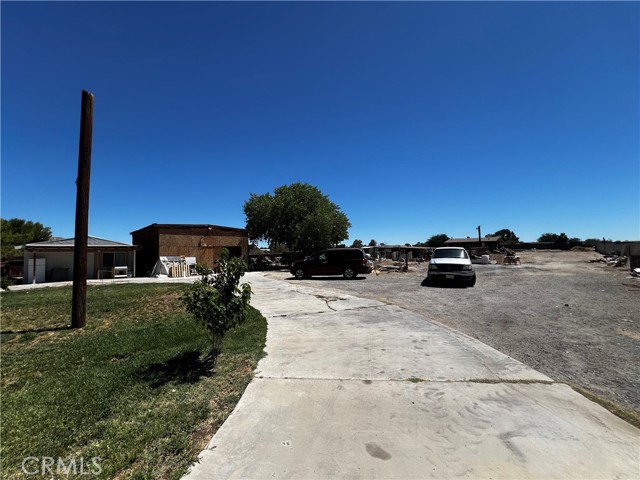 41060 158th E Street, Lake Los Angeles CA: https://media.crmls.org/medias/b7829cb7-a07e-4815-a0ac-cc0d7b49a6f7.jpg