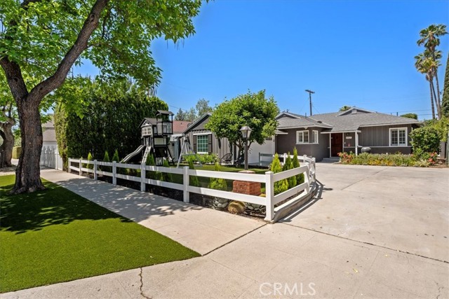 Detail Gallery Image 3 of 19 For 6421 Gaviota Ave, Lake Balboa,  CA 91406 - 3 Beds | 2 Baths