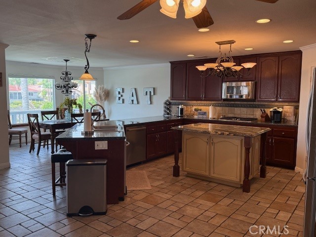 30265 Channel Way Drive, Canyon Lake CA: https://media.crmls.org/medias/b7836428-9648-4772-a99e-a8b25d820c24.jpg
