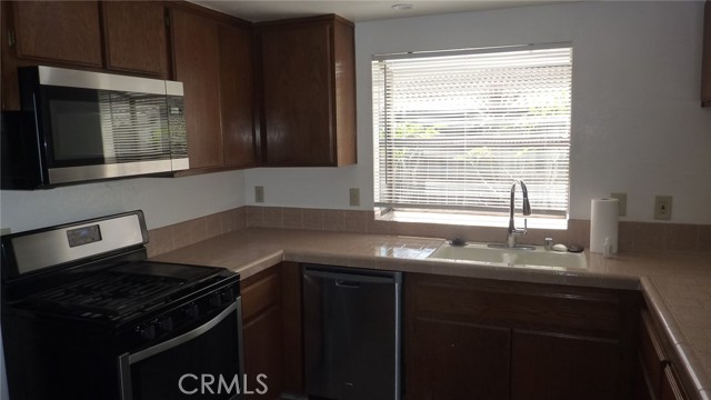 284 Celeste Drive, Riverside CA: https://media.crmls.org/medias/b783f6df-d0cc-41ce-b314-6d7ca324bd79.jpg