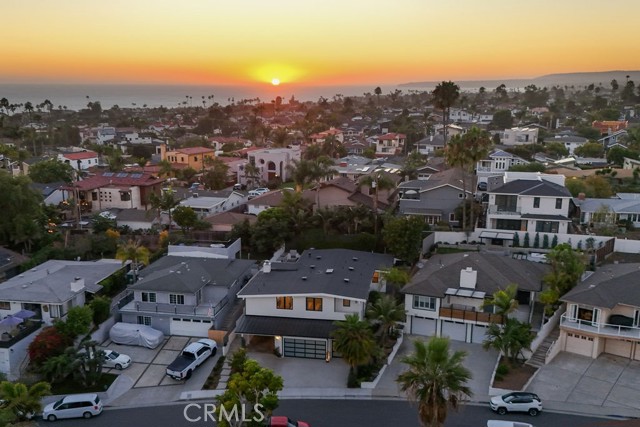 Detail Gallery Image 2 of 22 For 122 W Avenida De Los Lobos Marinos, San Clemente,  CA 92672 - 5 Beds | 4 Baths