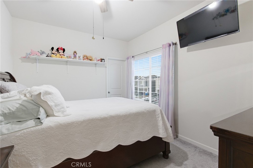 https://media.crmls.org/medias/b784747f-8c04-40c8-b66f-d4186378c52a.jpg?preset=X-Large
