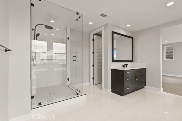 Detail Gallery Image 13 of 26 For 204 Stage, Irvine,  CA 92618 - 6 Beds | 5 Baths