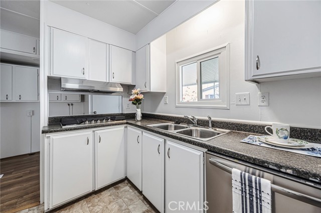 Detail Gallery Image 7 of 37 For 2755 Arrow Hwy #3,  La Verne,  CA 91750 - 2 Beds | 2 Baths