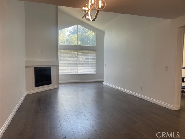 5515 Canoga Avenue, Woodland Hills CA: https://media.crmls.org/medias/b788977c-98c7-489b-96be-273bca2a7013.jpg