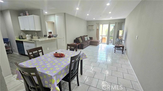 Detail Gallery Image 10 of 29 For 17900 Sherman Way #226,  Reseda,  CA 91335 - 1 Beds | 1 Baths