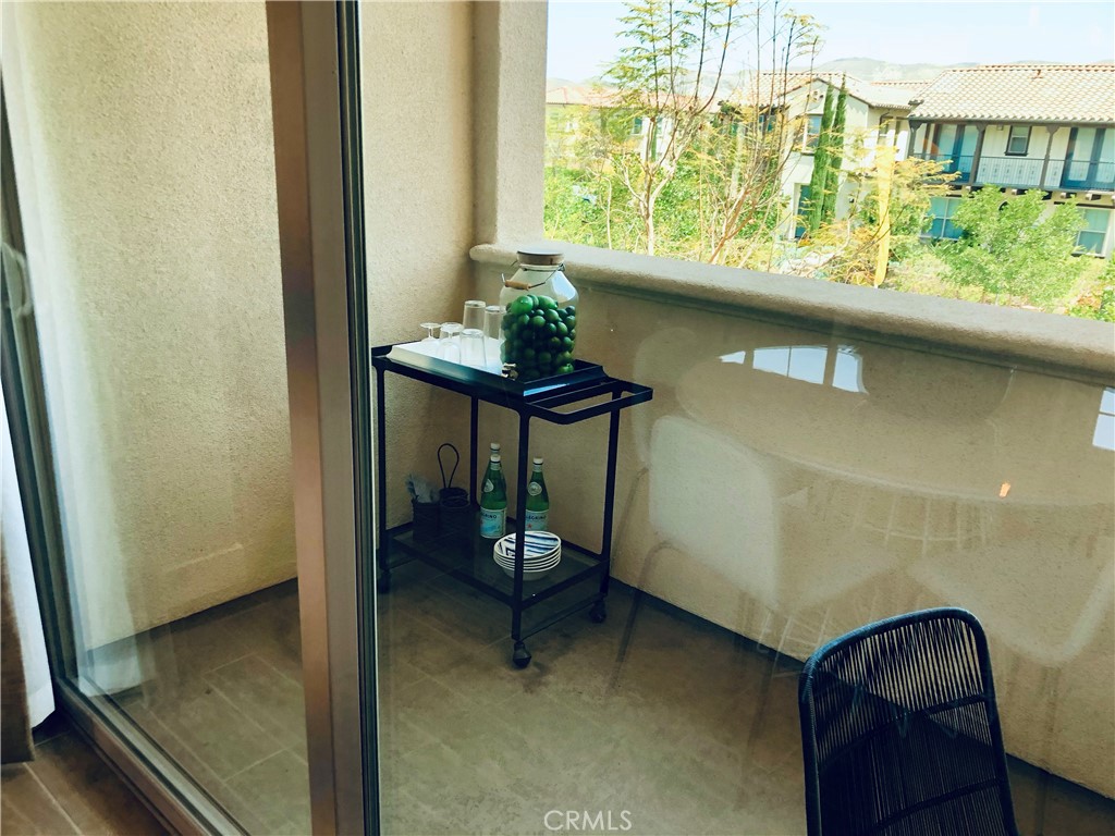 https://media.crmls.org/medias/b78968ee-31f7-4869-8495-f715ef8dc6f5.jpg?preset=X-Large