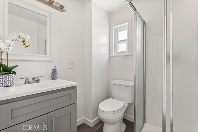 933 N Lincoln Street, Burbank CA: https://media.crmls.org/medias/b78a1870-57b1-4db6-bd62-abe237c54efd.jpg