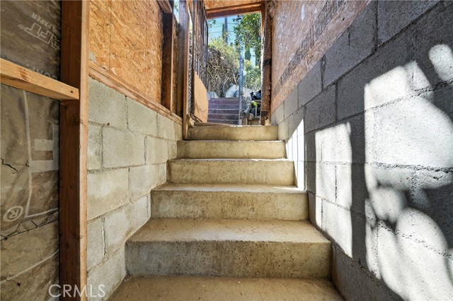 6178 Roy st, Los Angeles CA: https://media.crmls.org/medias/b78a9a6d-7dd2-4869-9ea9-3d1413bbb981.jpg