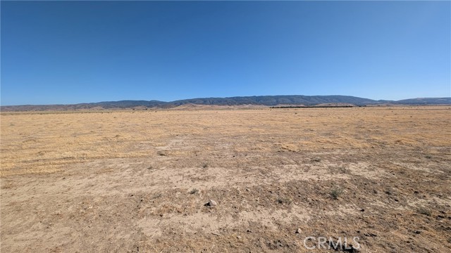 275 W Avenue B, Lancaster CA: https://media.crmls.org/medias/b78ac9be-628f-4ed0-a9b8-cbf1812d2c53.jpg