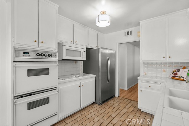 6644 Bianca Avenue, Van Nuys CA: https://media.crmls.org/medias/b78b311b-734a-46c0-b37e-18e16c2cdf16.jpg