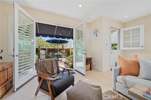 334 Locust Street, Laguna Beach CA: https://media.crmls.org/medias/b78b36c1-ab95-485d-913f-0b0d7e92ab53.jpg