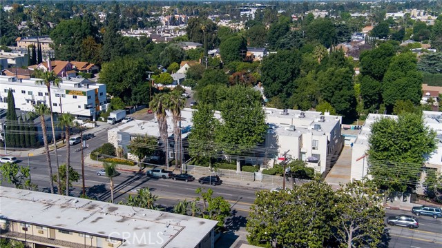 Detail Gallery Image 24 of 29 For 7311 Kester Ave #11,  Van Nuys,  CA 91405 - 2 Beds | 2/1 Baths
