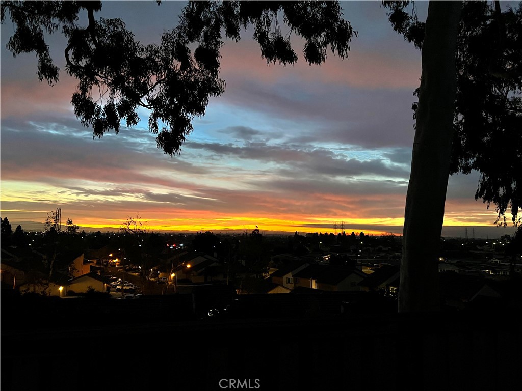 https://media.crmls.org/medias/b78b6b15-d3e2-4a78-b4e0-578b9509784a.jpg?preset=X-Large