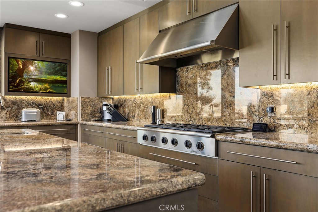 MLS #OC25241516 image #24